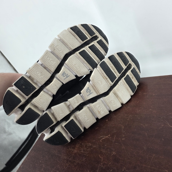 On Running Black and White Athletic Shoes Women's Size 7 - Picture 7 of 7